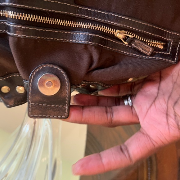 Gucci Shoulder Bag - Picture 7 of 15